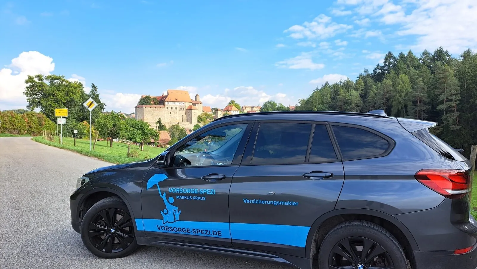 Versicherungsmakler Vorsorge-Spezi vor der Burg Cadolzburg – Beratung vor Ort im Landkreis Fürth